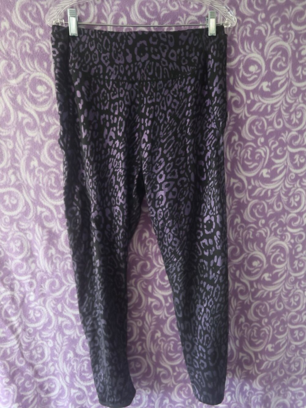 Victoria's Secret leopard print leggings in black and purple size 16/170/86a (XL